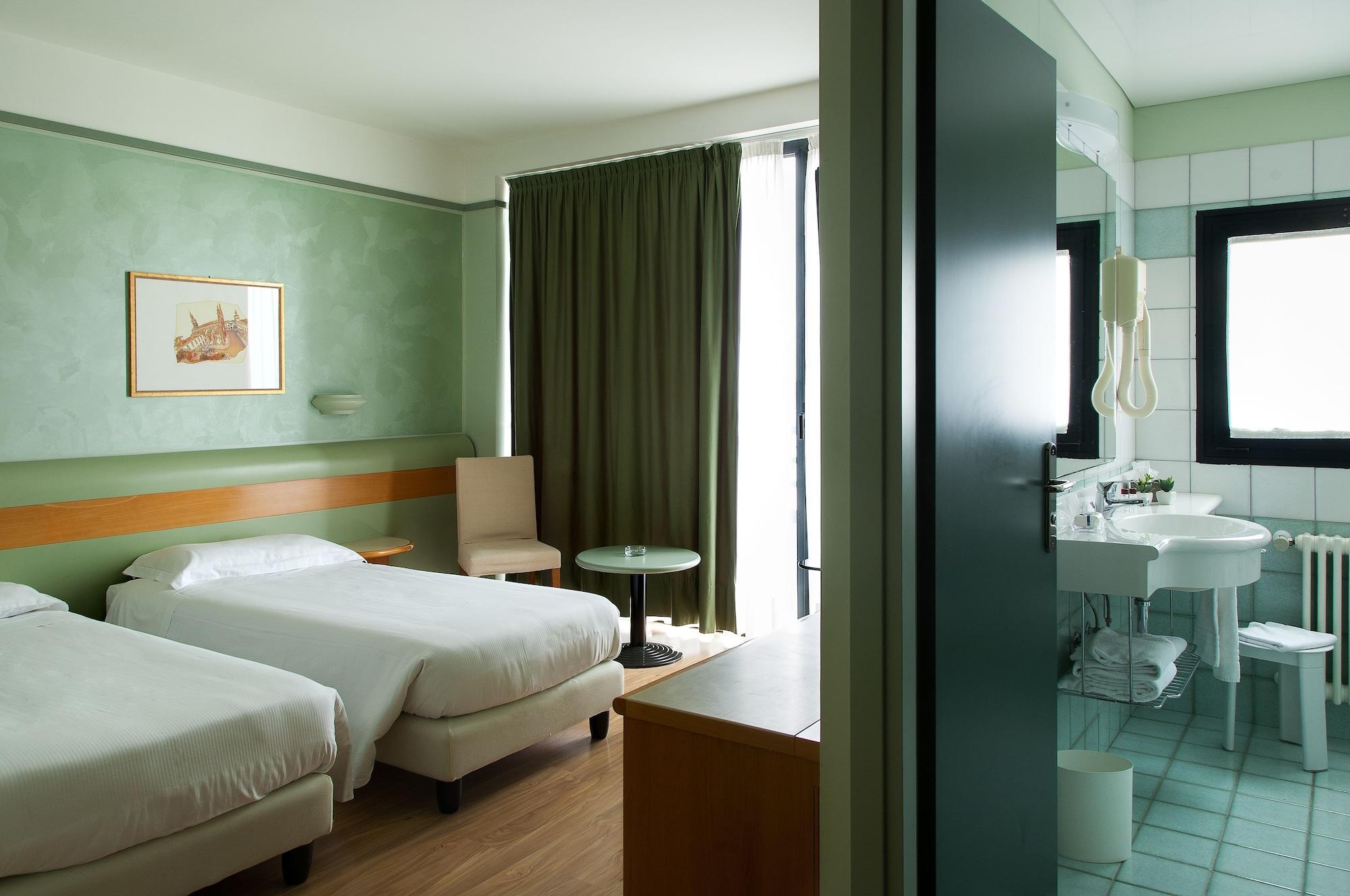 Best Western Hotel Leonardo Da Vinci Erba Ngoại thất bức ảnh