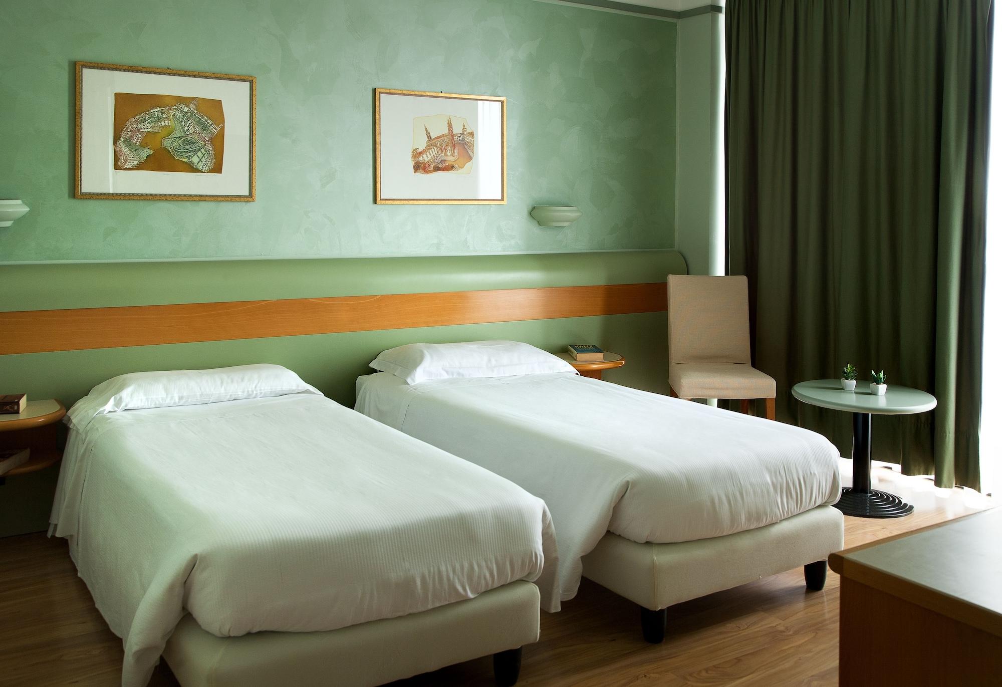 Best Western Hotel Leonardo Da Vinci Erba Ngoại thất bức ảnh