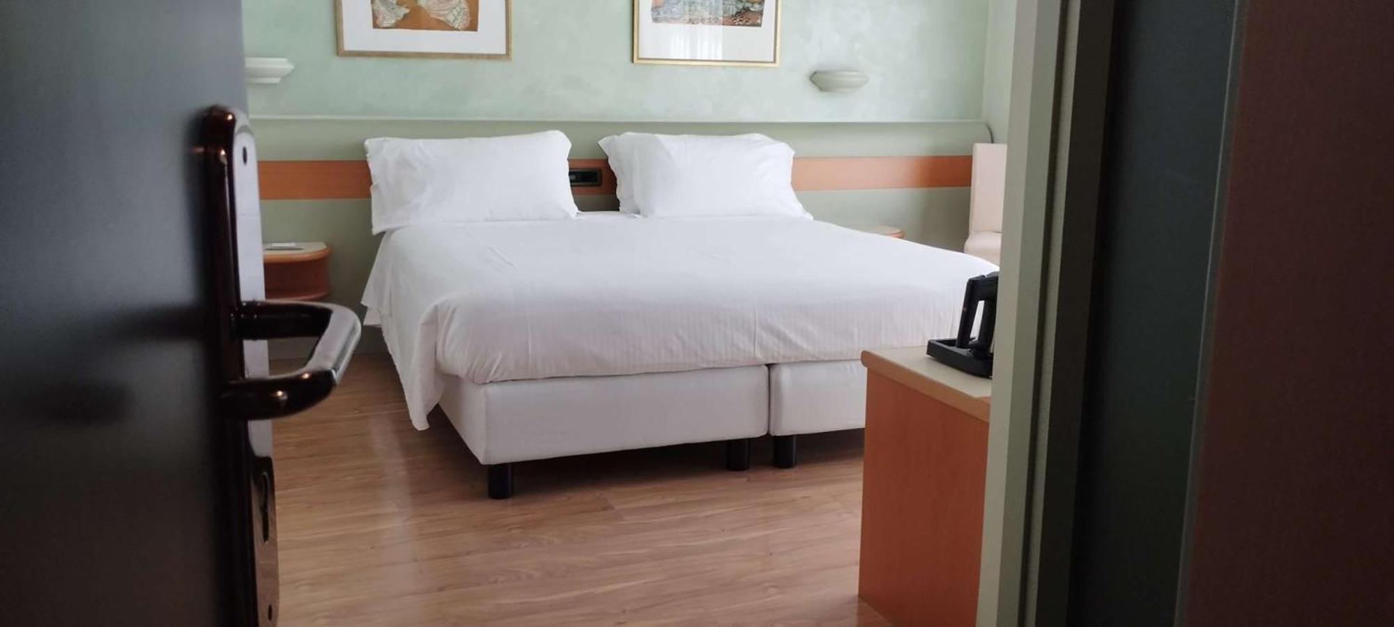 Best Western Hotel Leonardo Da Vinci Erba Ngoại thất bức ảnh