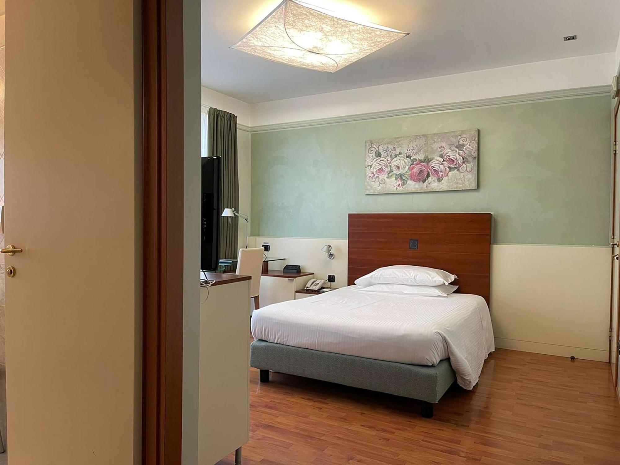 Best Western Hotel Leonardo Da Vinci Erba Ngoại thất bức ảnh