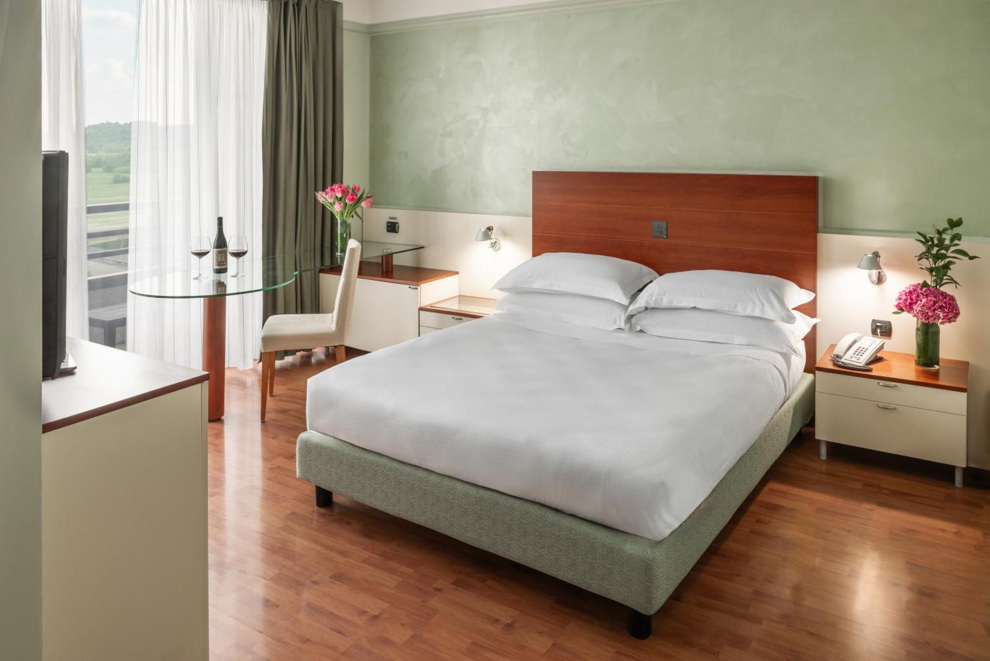 Best Western Hotel Leonardo Da Vinci Erba Ngoại thất bức ảnh