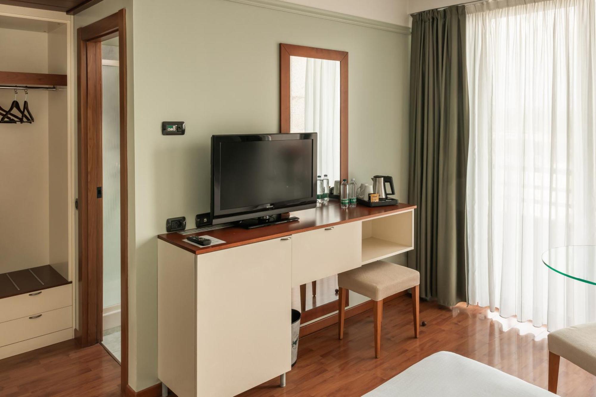 Best Western Hotel Leonardo Da Vinci Erba Ngoại thất bức ảnh
