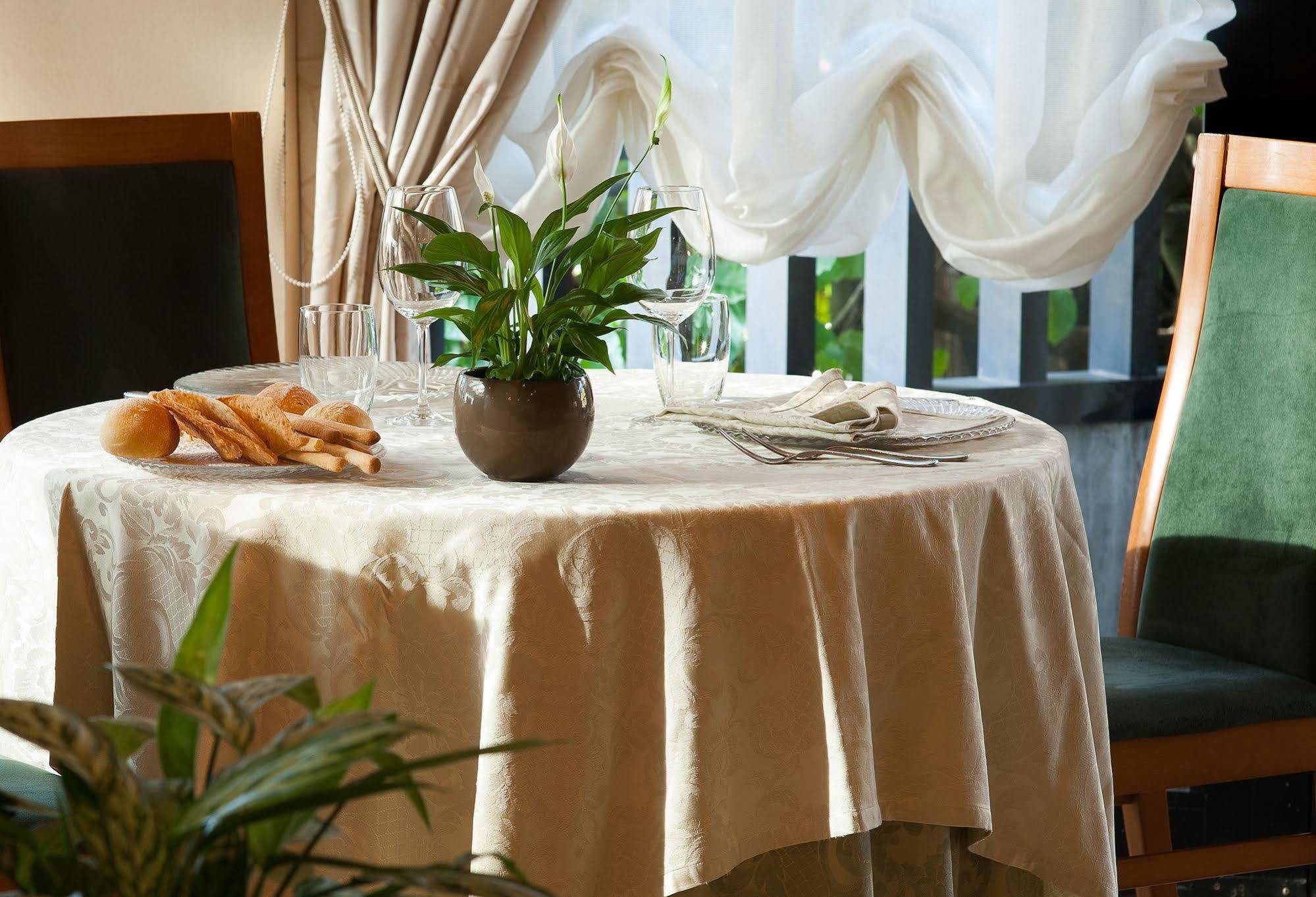 Best Western Hotel Leonardo Da Vinci Erba Ngoại thất bức ảnh