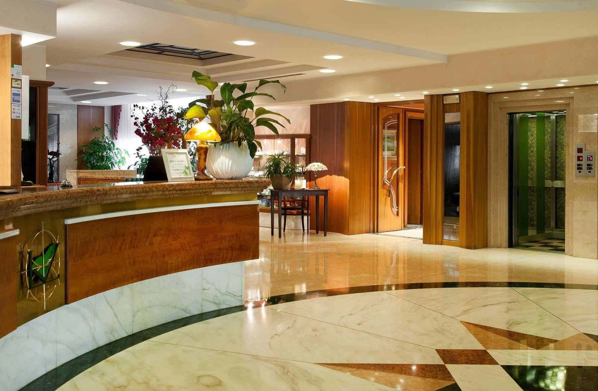 Best Western Hotel Leonardo Da Vinci Erba Ngoại thất bức ảnh
