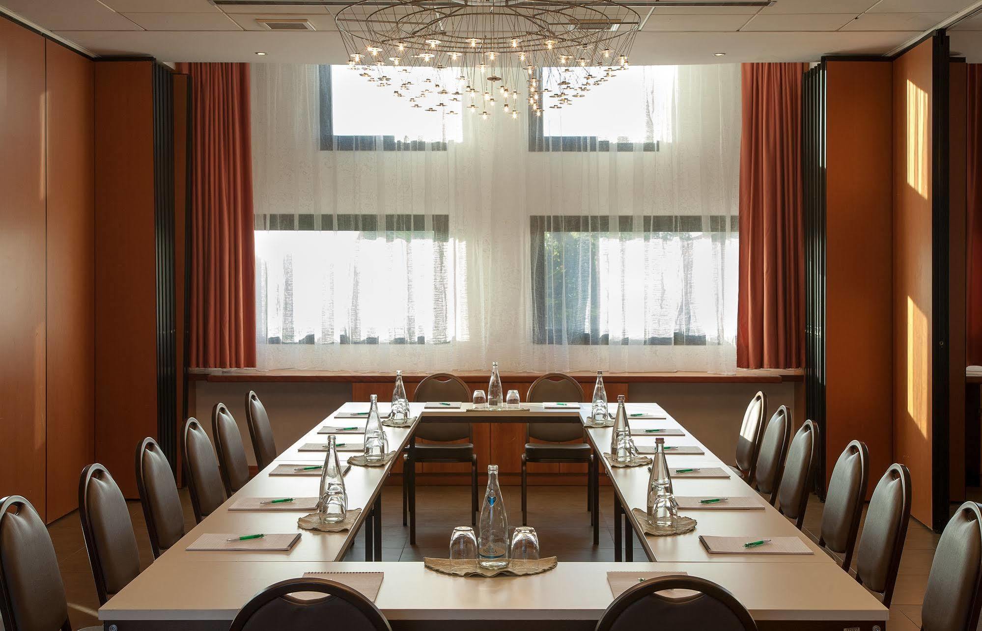 Best Western Hotel Leonardo Da Vinci Erba Ngoại thất bức ảnh