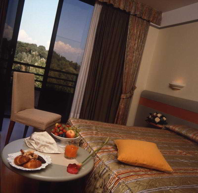 Best Western Hotel Leonardo Da Vinci Erba Ngoại thất bức ảnh